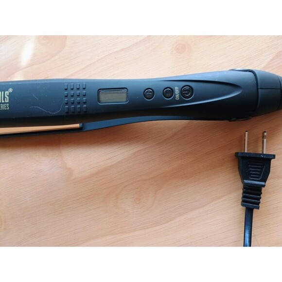 Hot Tools Signature Series 1" Ceramic Flat Iron - Picture 3 of 7